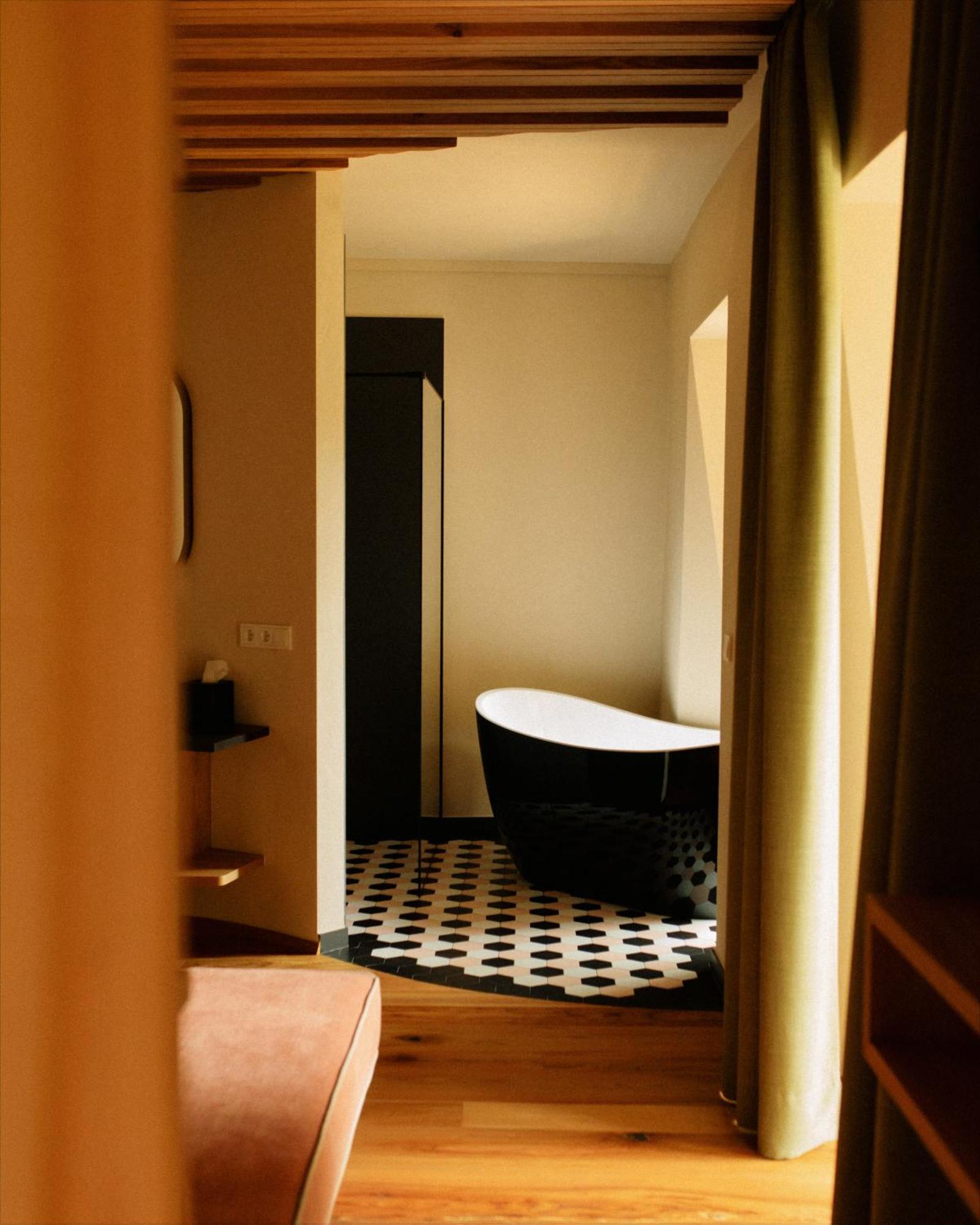 Langenmantel Historic Suites Tramin an der Weinstraße Buitenkant foto