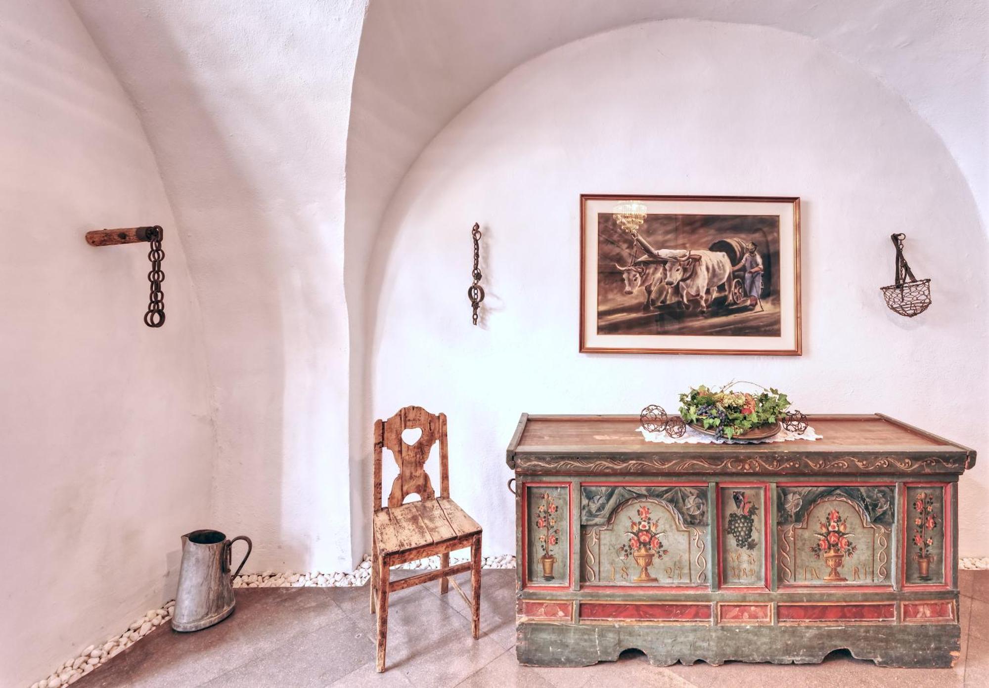 Langenmantel Historic Suites Tramin an der Weinstraße Buitenkant foto